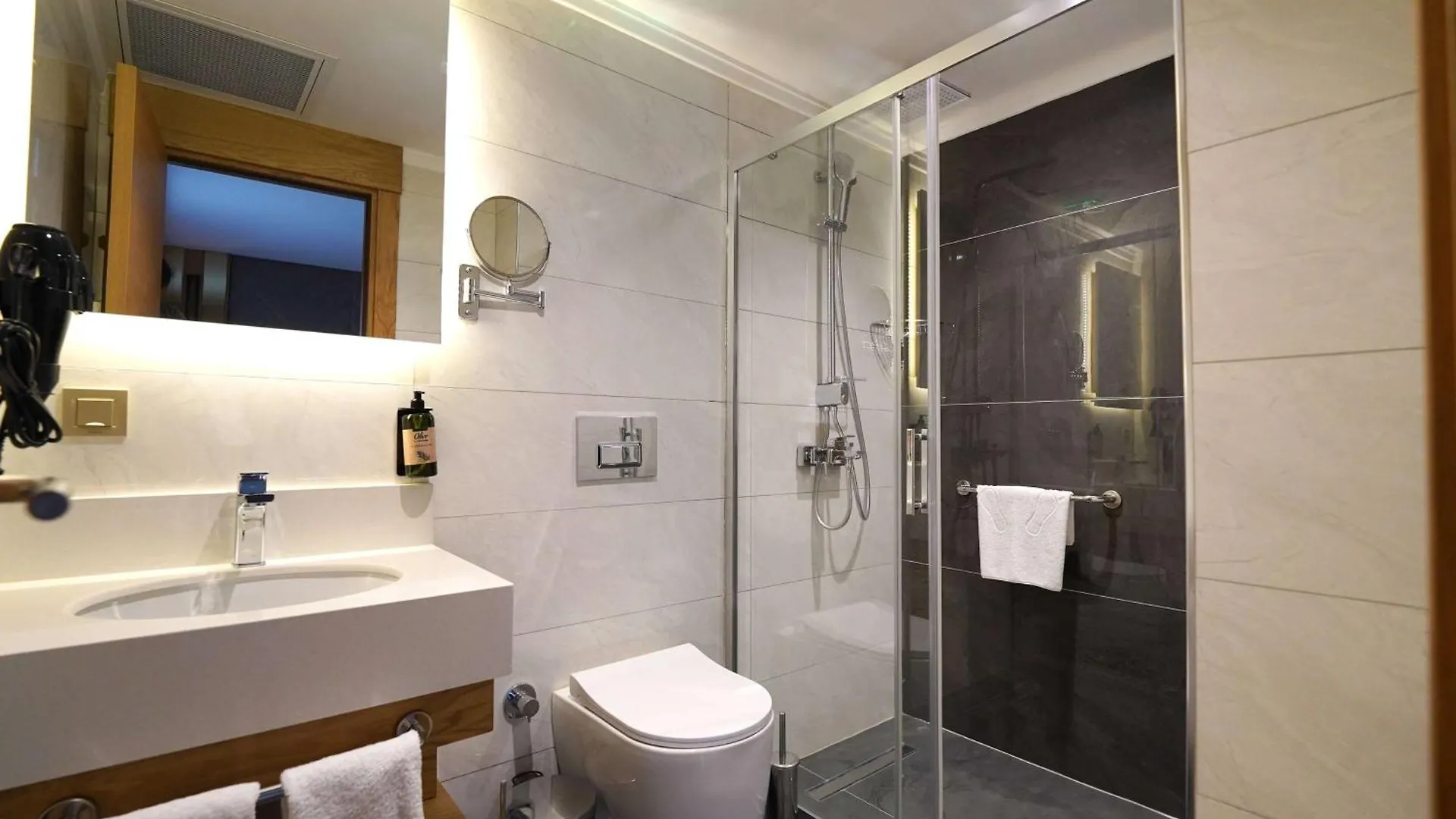 Days Inn By Wyndham Istanbul Bomonti Отель