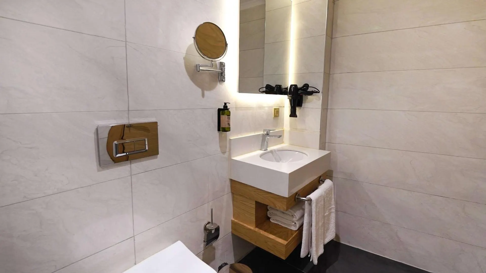Days Inn By Wyndham Istanbul Bomonti 4*,  Турция