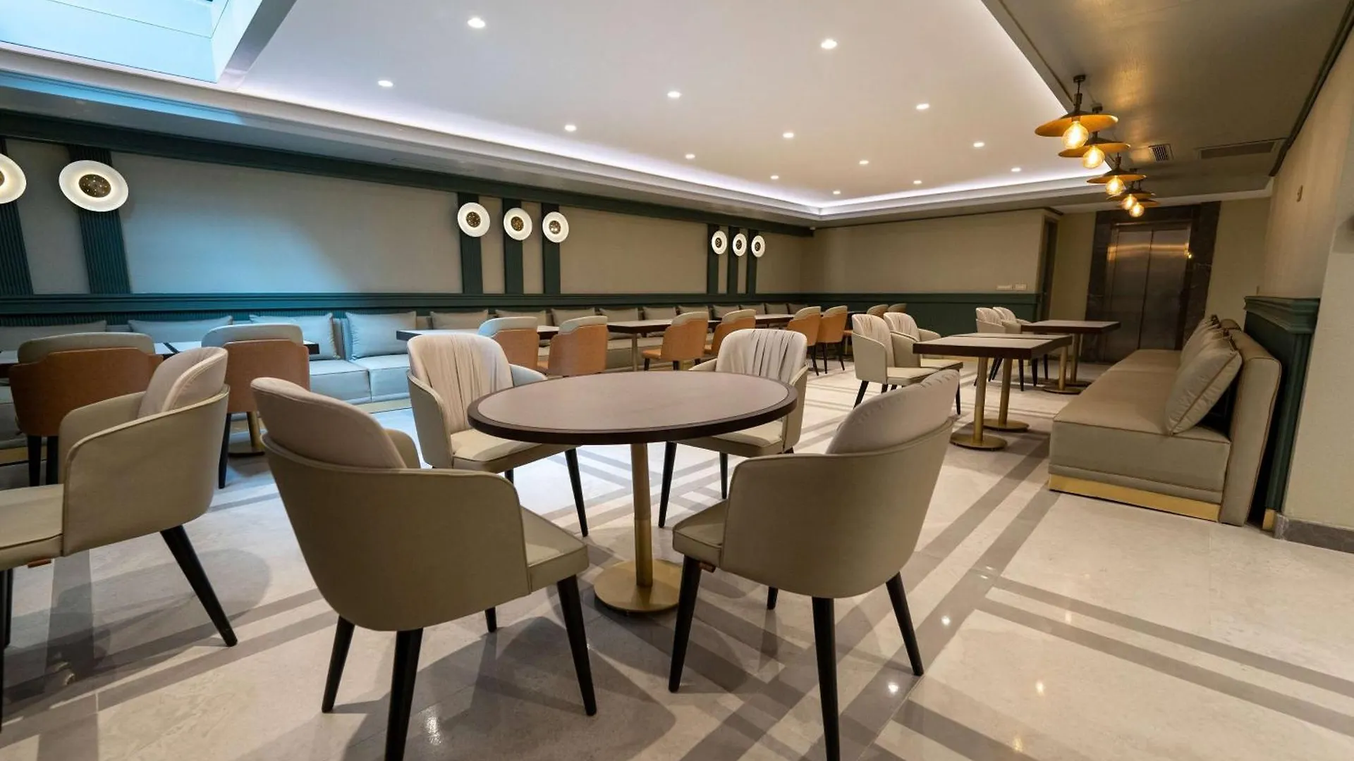 Days Inn By Wyndham Istanbul Bomonti Отель