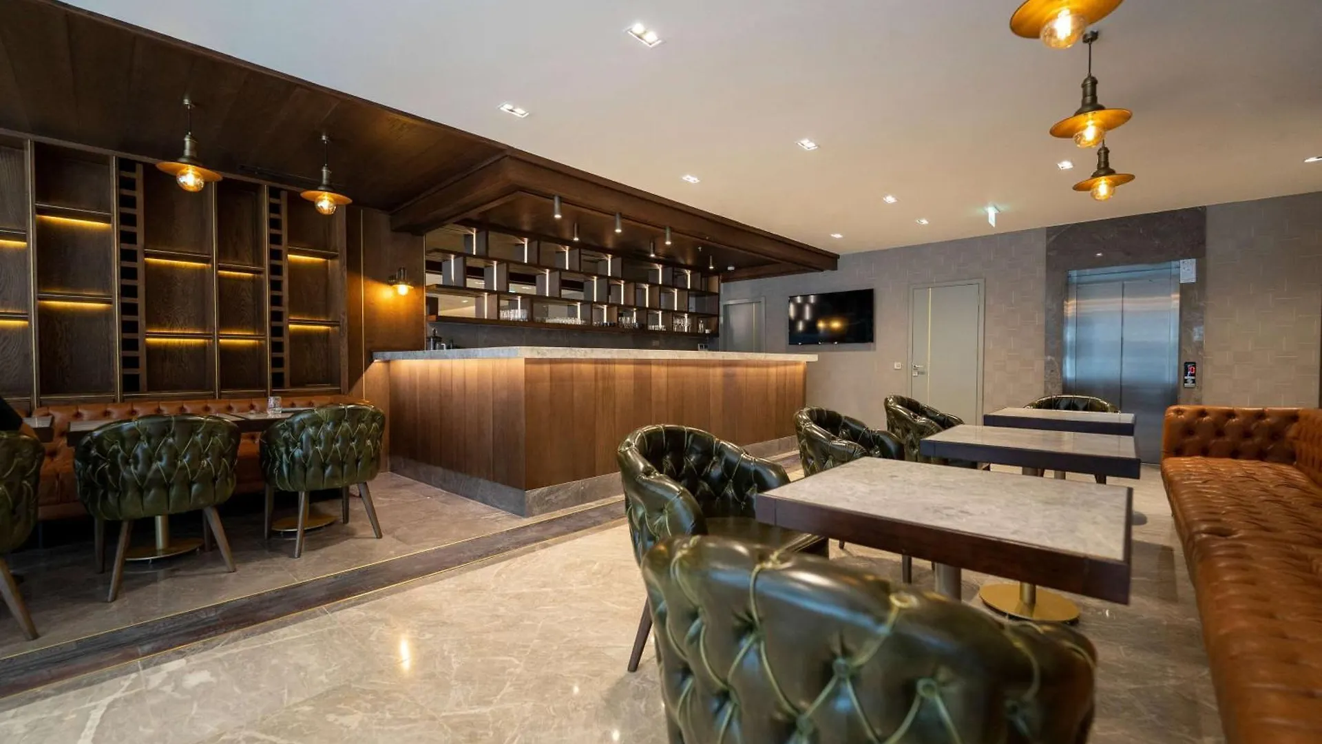 Days Inn By Wyndham Istanbul Bomonti 4*,