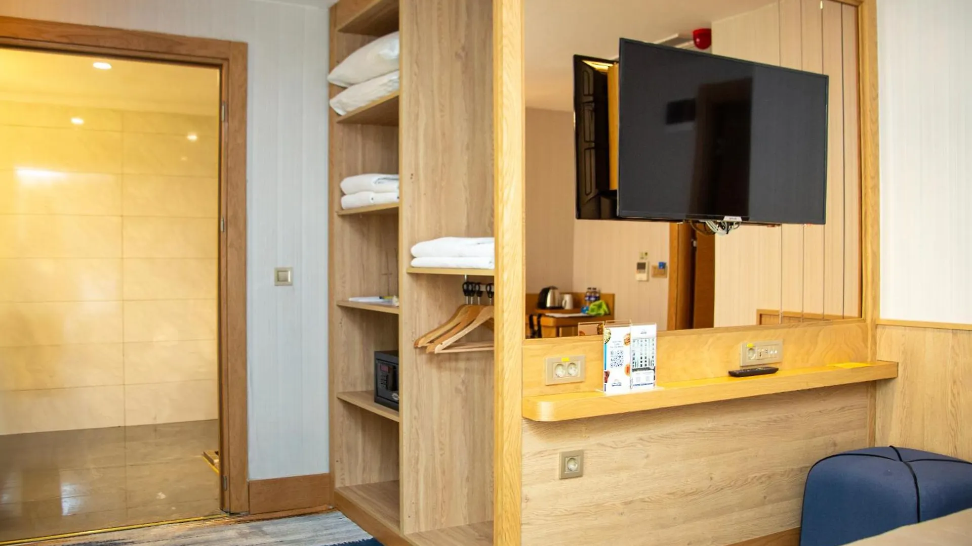 Days Inn By Wyndham Istanbul Bomonti 4*,  Турция